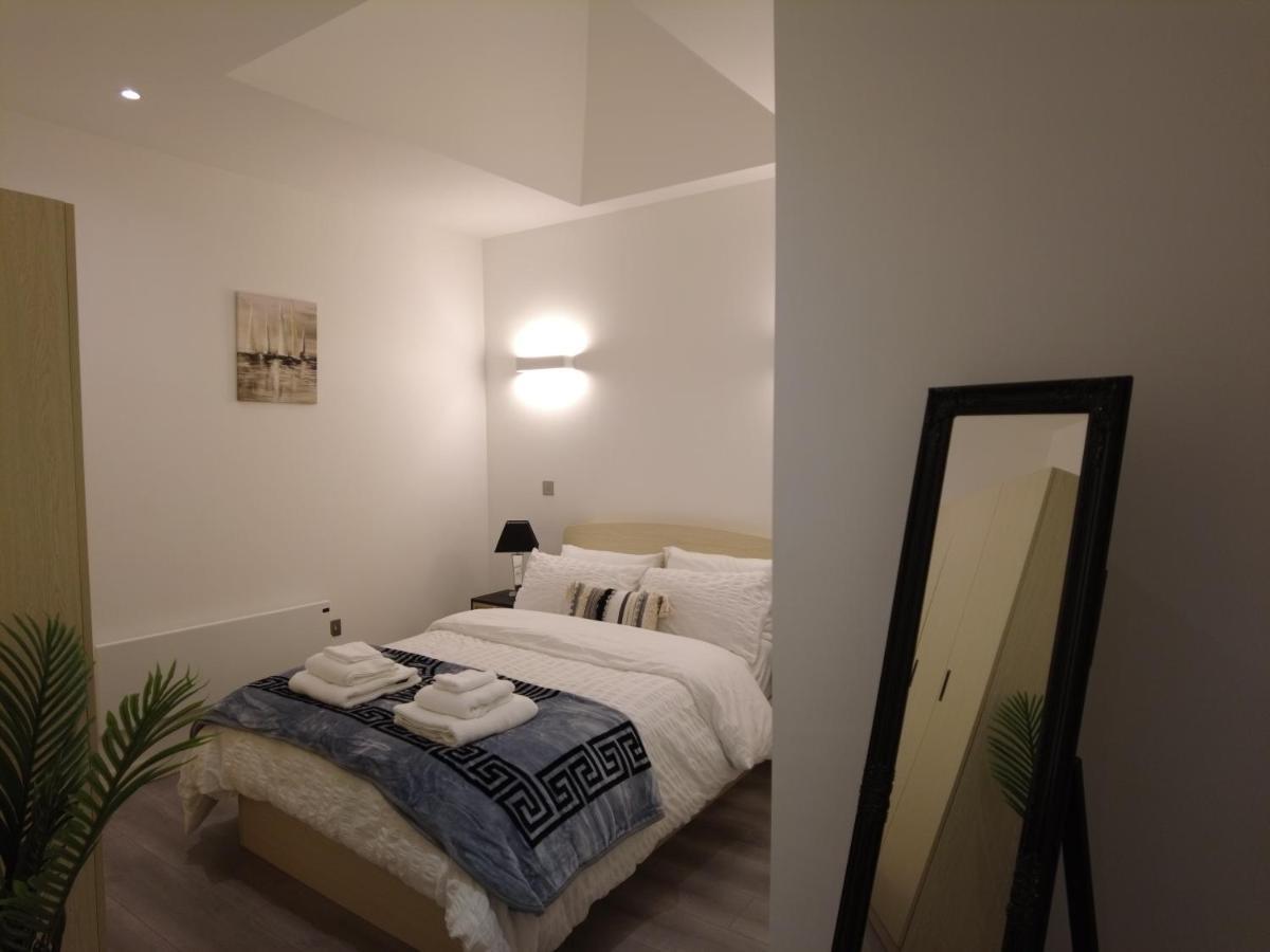 Stylish 2 Bedrooms, 2 Bathrooms With Workspace In Milton Keynes Exterior foto