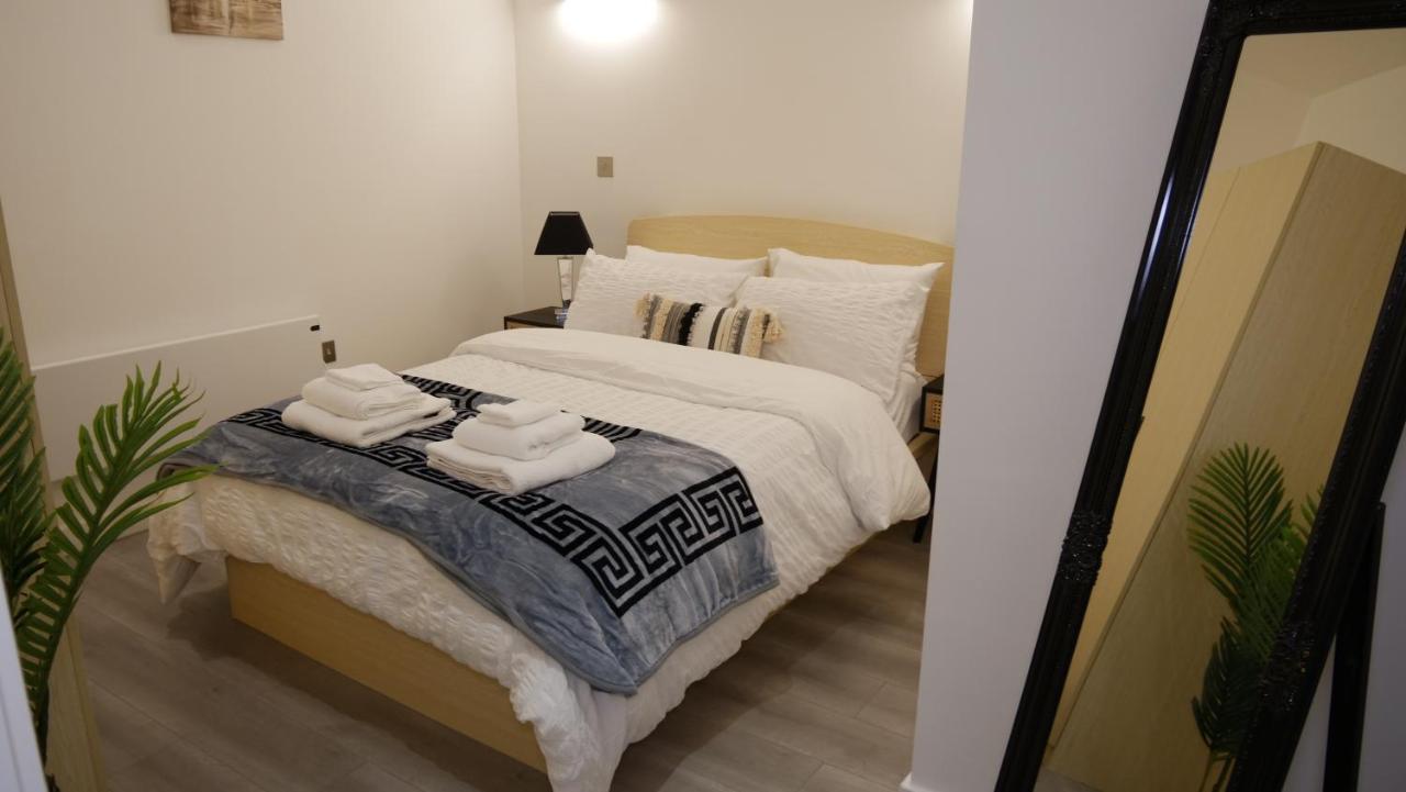 Stylish 2 Bedrooms, 2 Bathrooms With Workspace In Milton Keynes Exterior foto