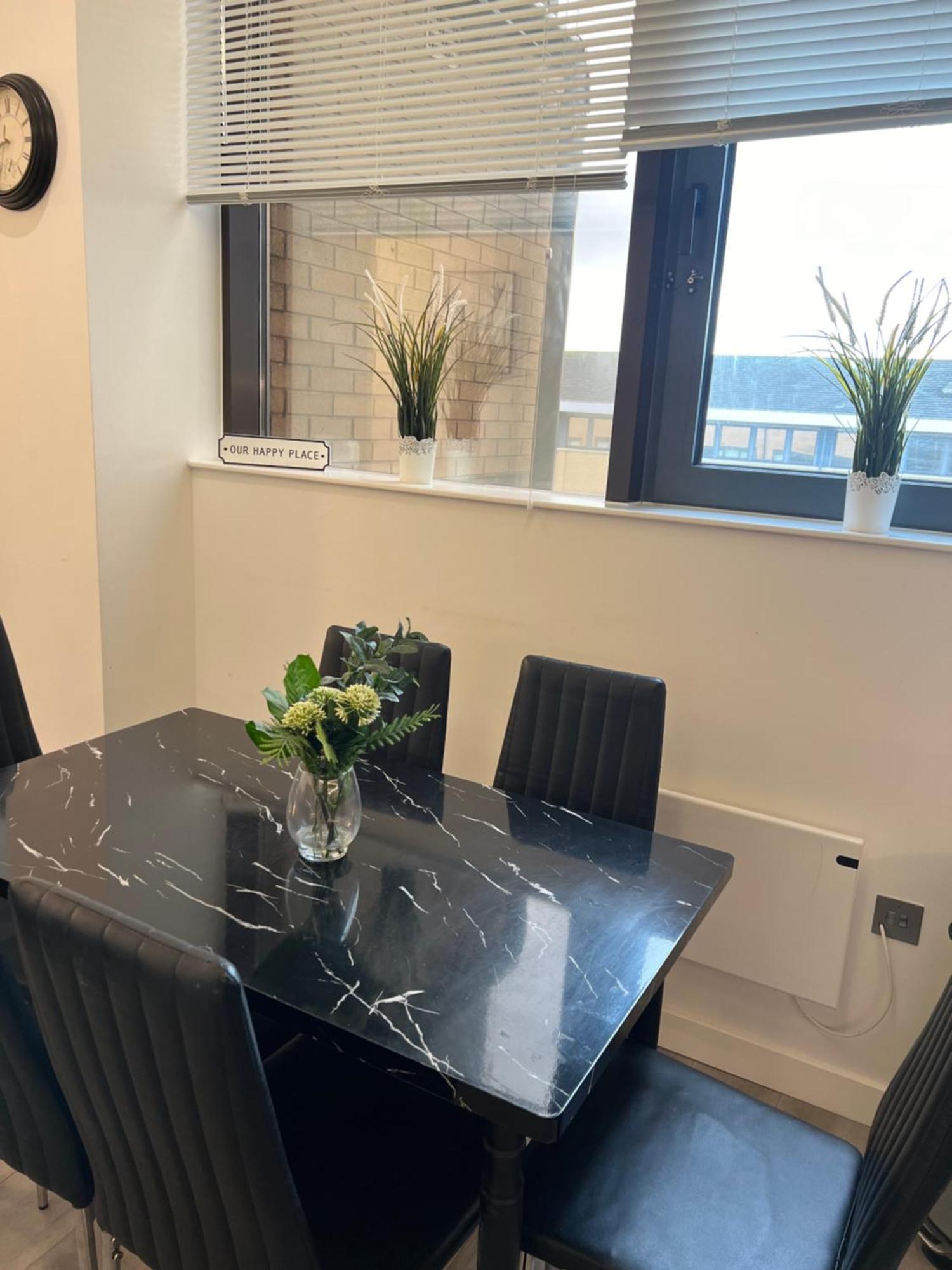 Stylish 2 Bedrooms, 2 Bathrooms With Workspace In Milton Keynes Exterior foto